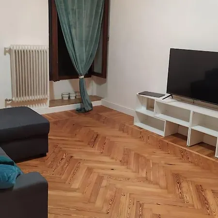 Mansarda In Fiabesco Palazzo Rinascimentale فيرّارا
